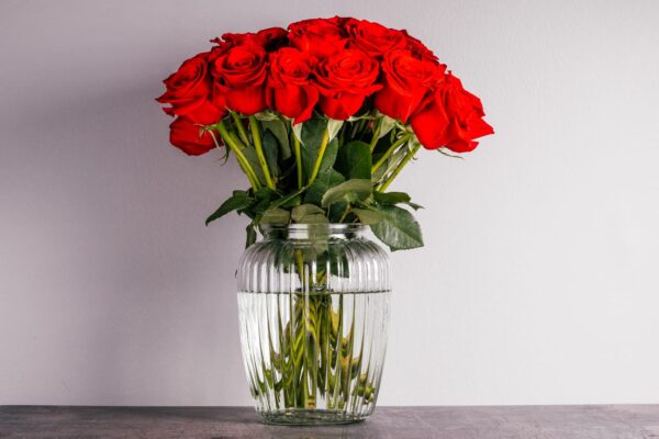 BELMONT VASE WITH ROSES – LOVE COLLECTION