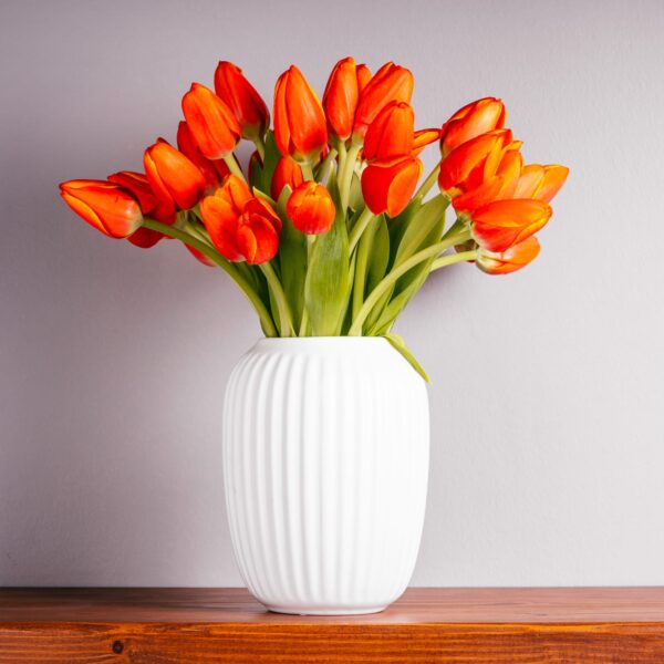 RICHMOND VASE WITH TULIPS