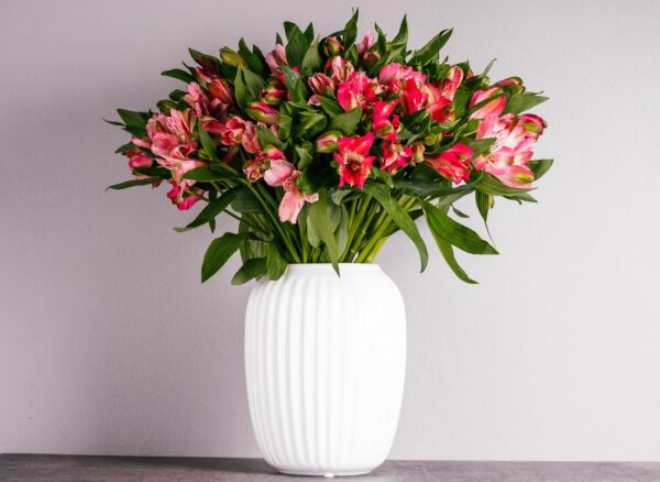 RICHMOND VASE WITH ALSTROEMERIA