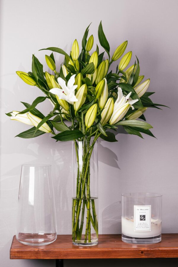 CYLINDER VASE WITH LILIES